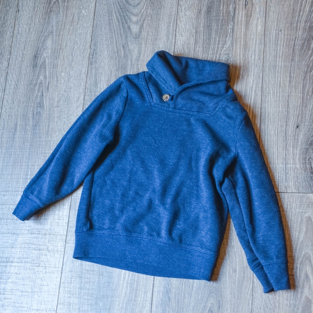 pullover sweater with collar, button detail